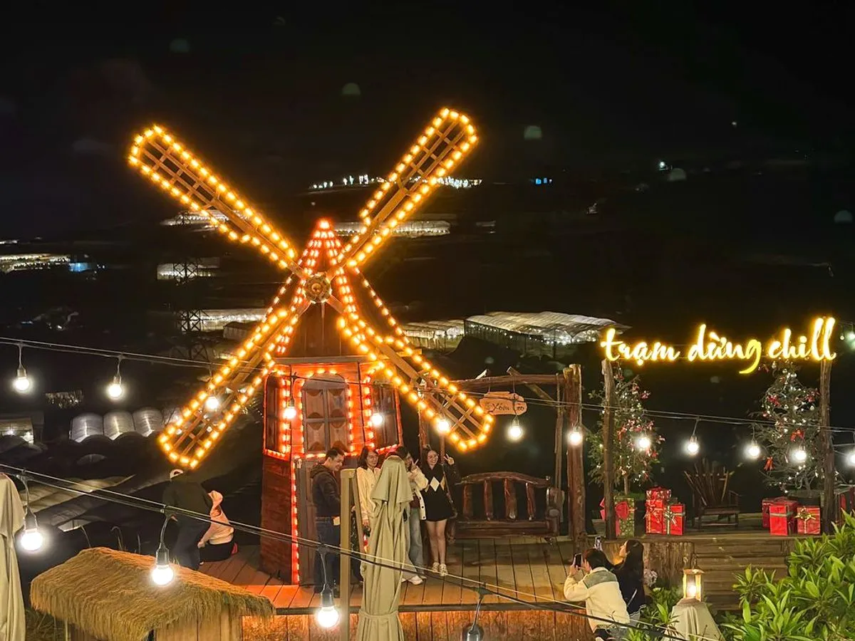 Quán nướng Đà Lạt menu đa dạng - BBQ hải sản lẩu đồ uống