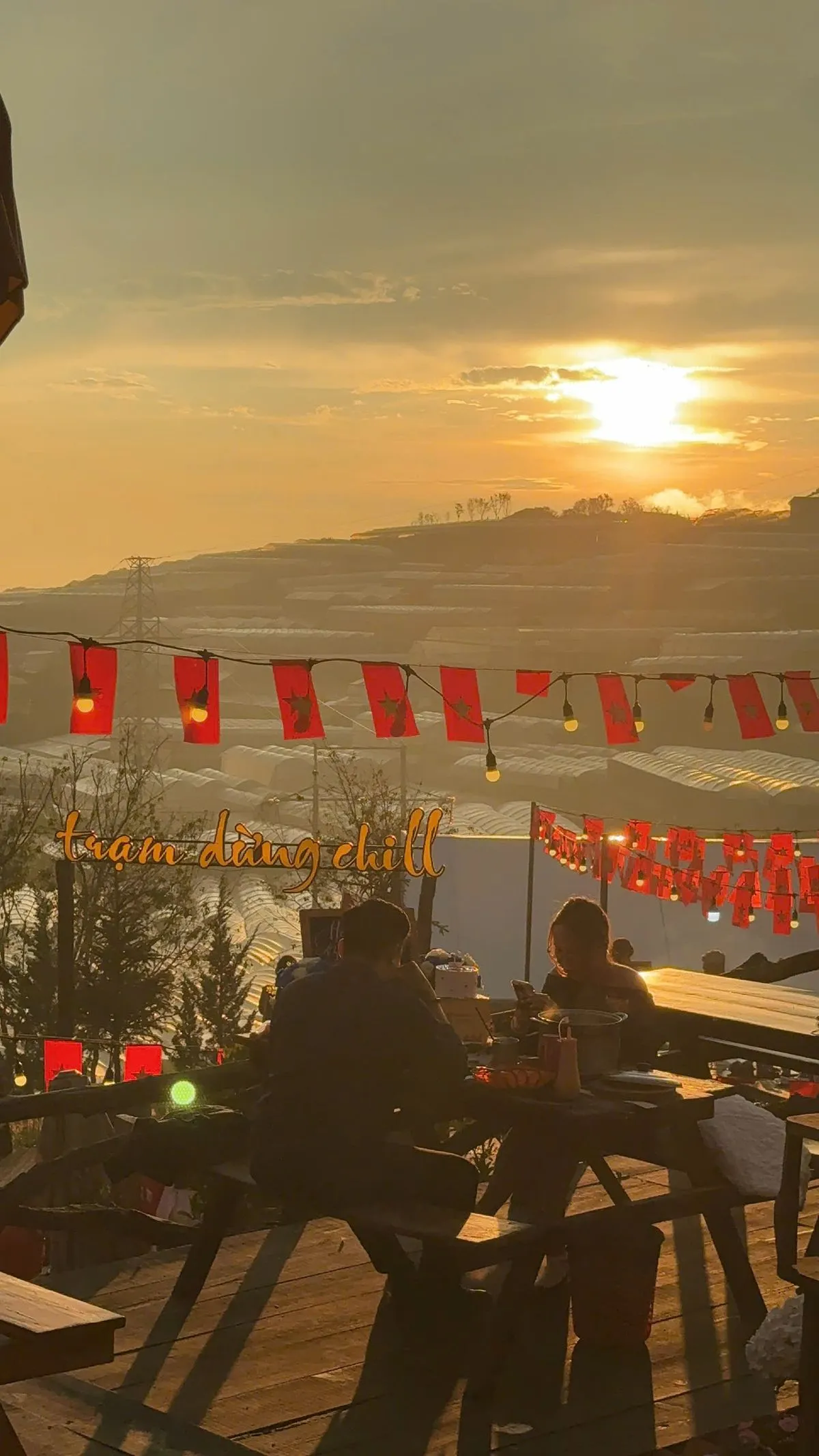 View Hoàng Hôn Đà Lạt - không gian ban ngày thoáng mát