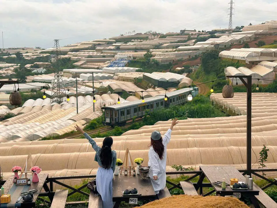 8/3 Đà Lạt - không gian ban ngày thoáng mát