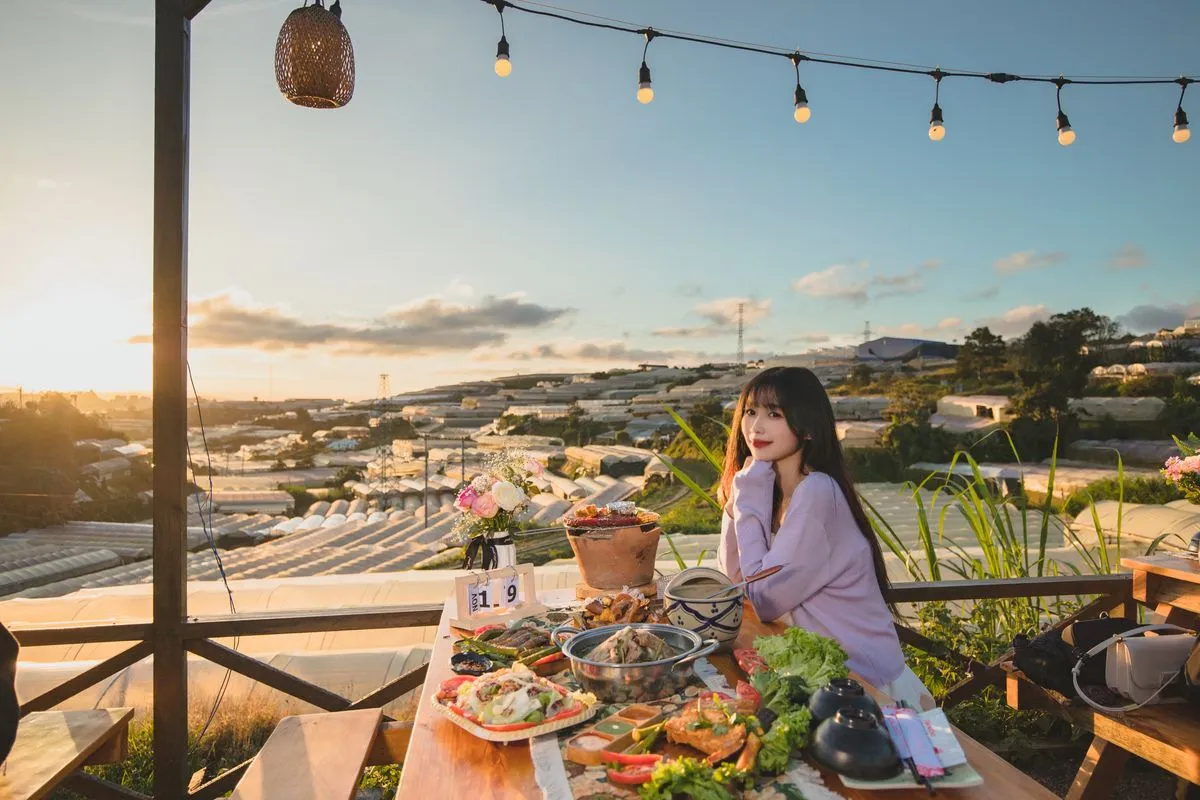 Mực Nướng Đà Lạt - không gian ban ngày thoáng mát