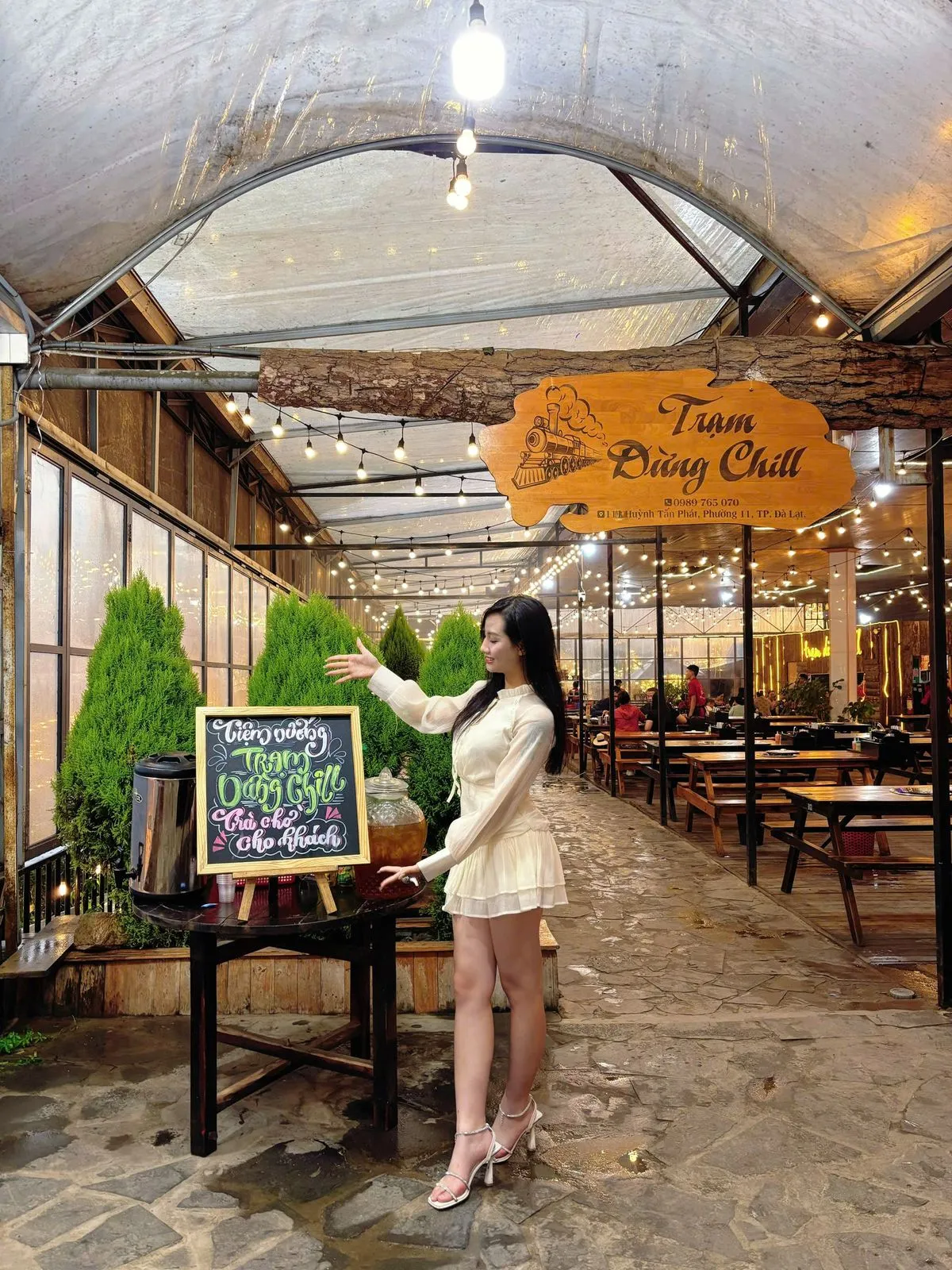 Tôm Nướng Đà Lạt - không gian ban ngày thoáng mát