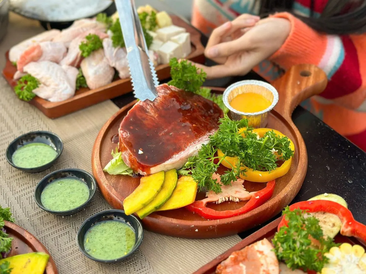 Đặc sản Đà Lạt mua về - thịt nướng và sốt đặc biệt