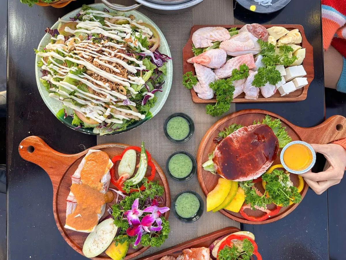 Quán ăn Đà Lạt buổi tối - nướng BBQ view đèn nhà lồng
