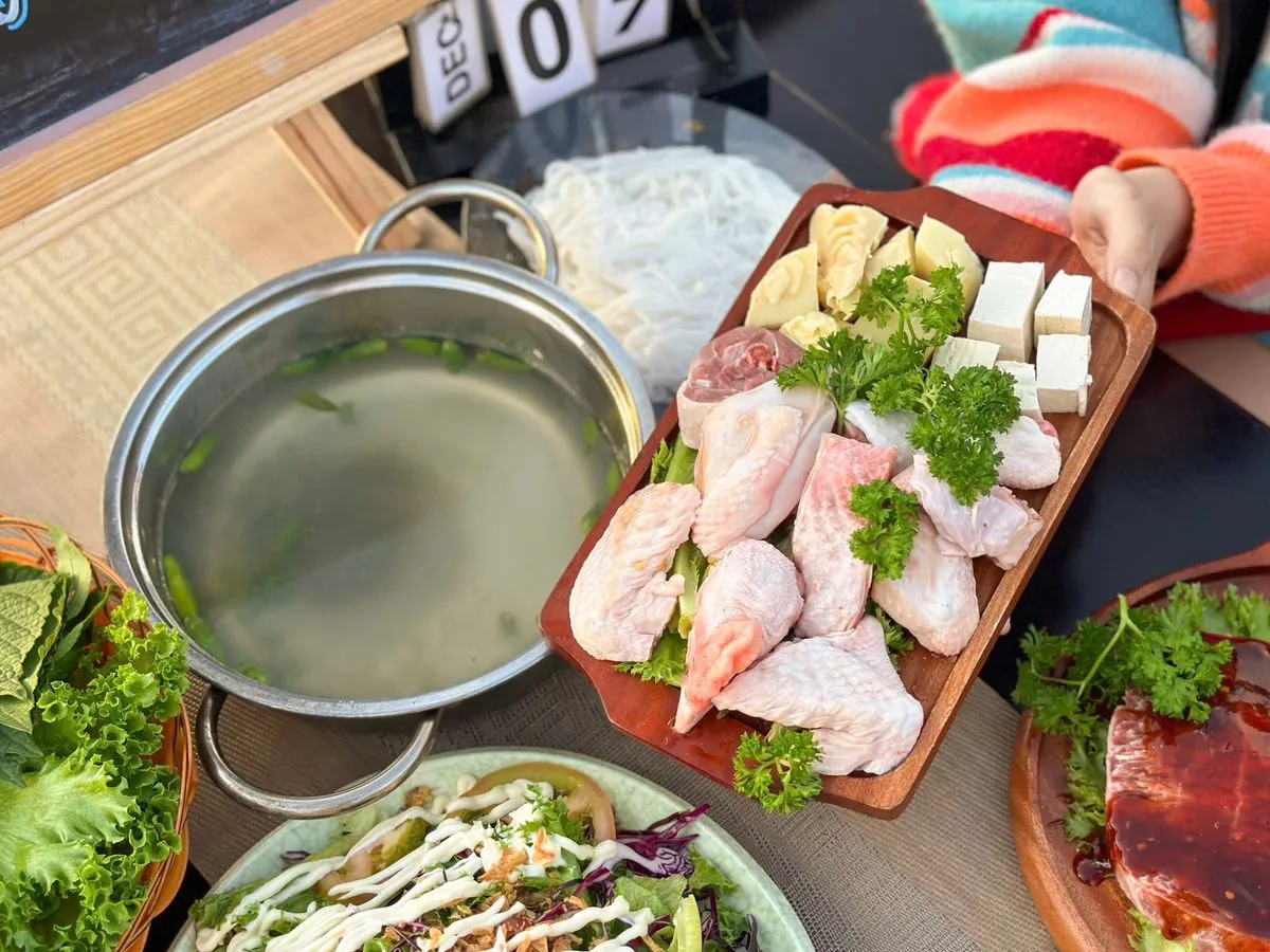 Quán ăn Đà Lạt cho gia đình - bàn nướng BBQ ấm cúng ngoài trời