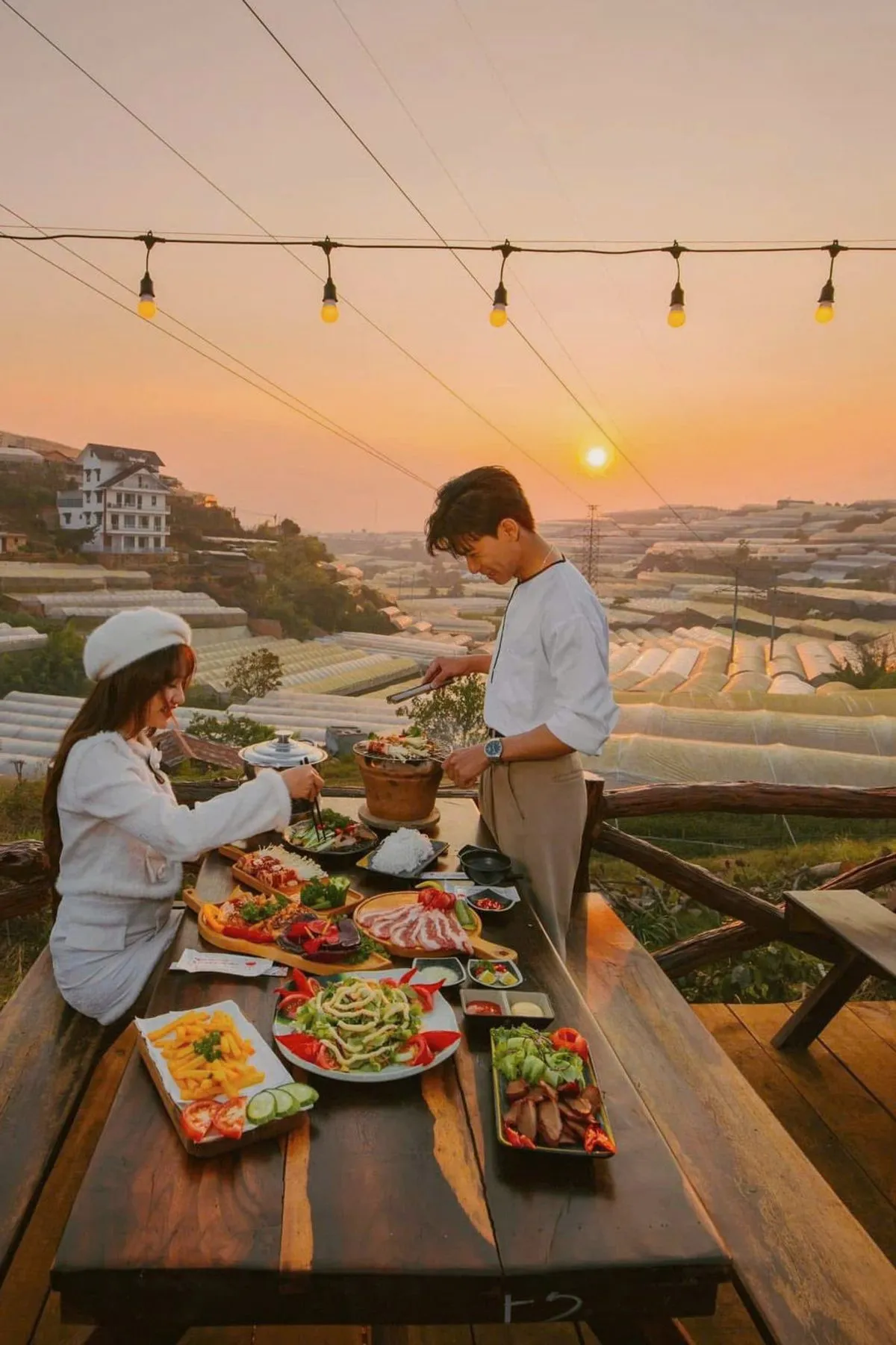 Nướng hải sản Đà Lạt - tôm mực nướng than hoa tươi sống