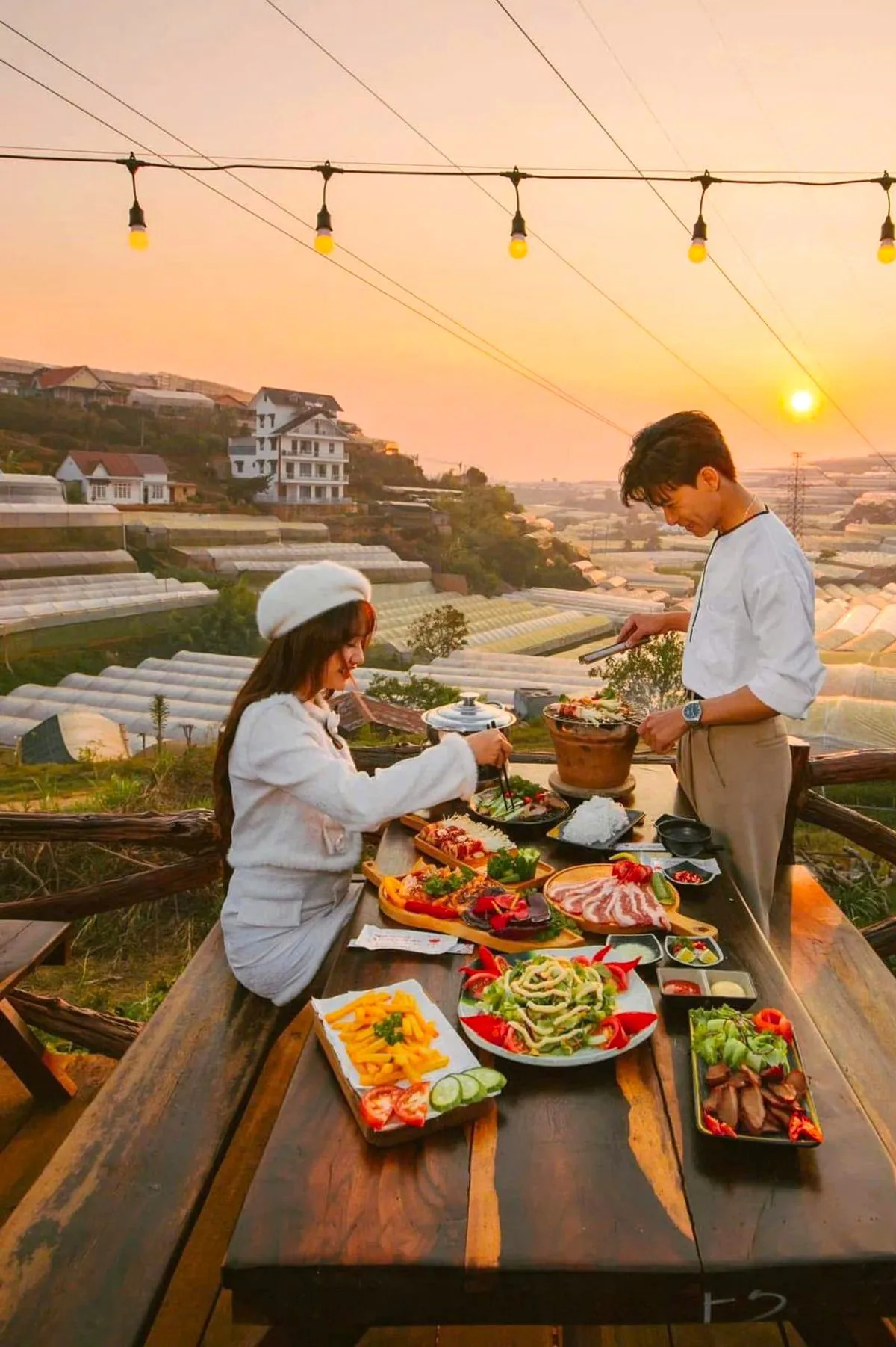 Du lịch Đà Lạt tháng 10 - mùa cỏ hồng và BBQ ngoài trời