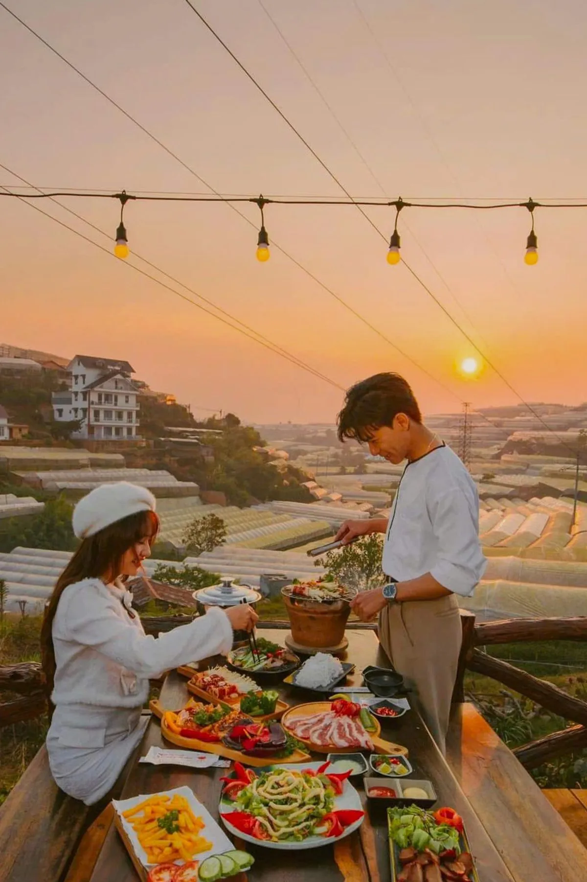 Lẩu gà lá é Đà Lạt - nồi lẩu nóng hổi giữa sương phố núi