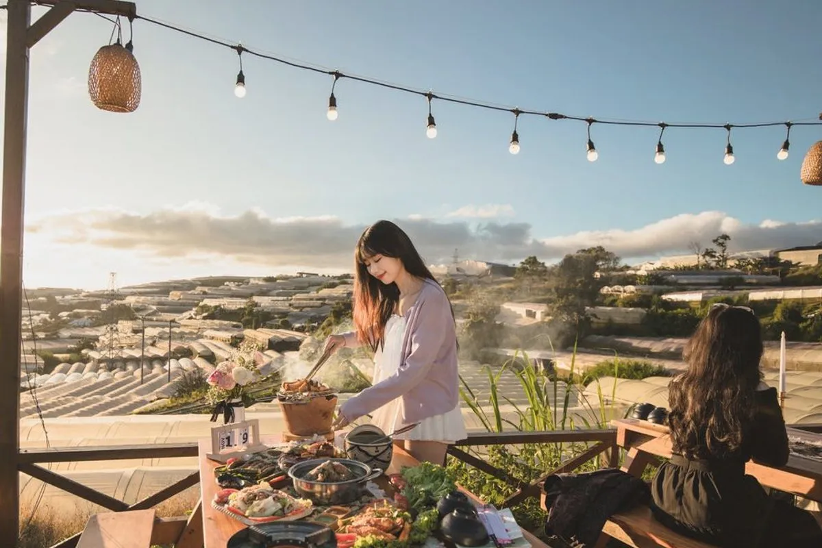 Đà Lạt mùa hè đi đâu - BBQ ngoài trời giữa phố núi mát lạnh