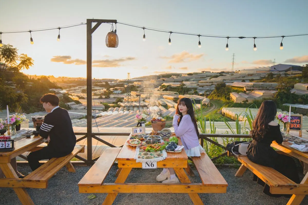 Trải Nghiệm Nướng BBQ Ngắm Xe Lửa Đà Lạt - hoàng hôn tuyệt đẹp nhìn từ Trạm Dừng Chill