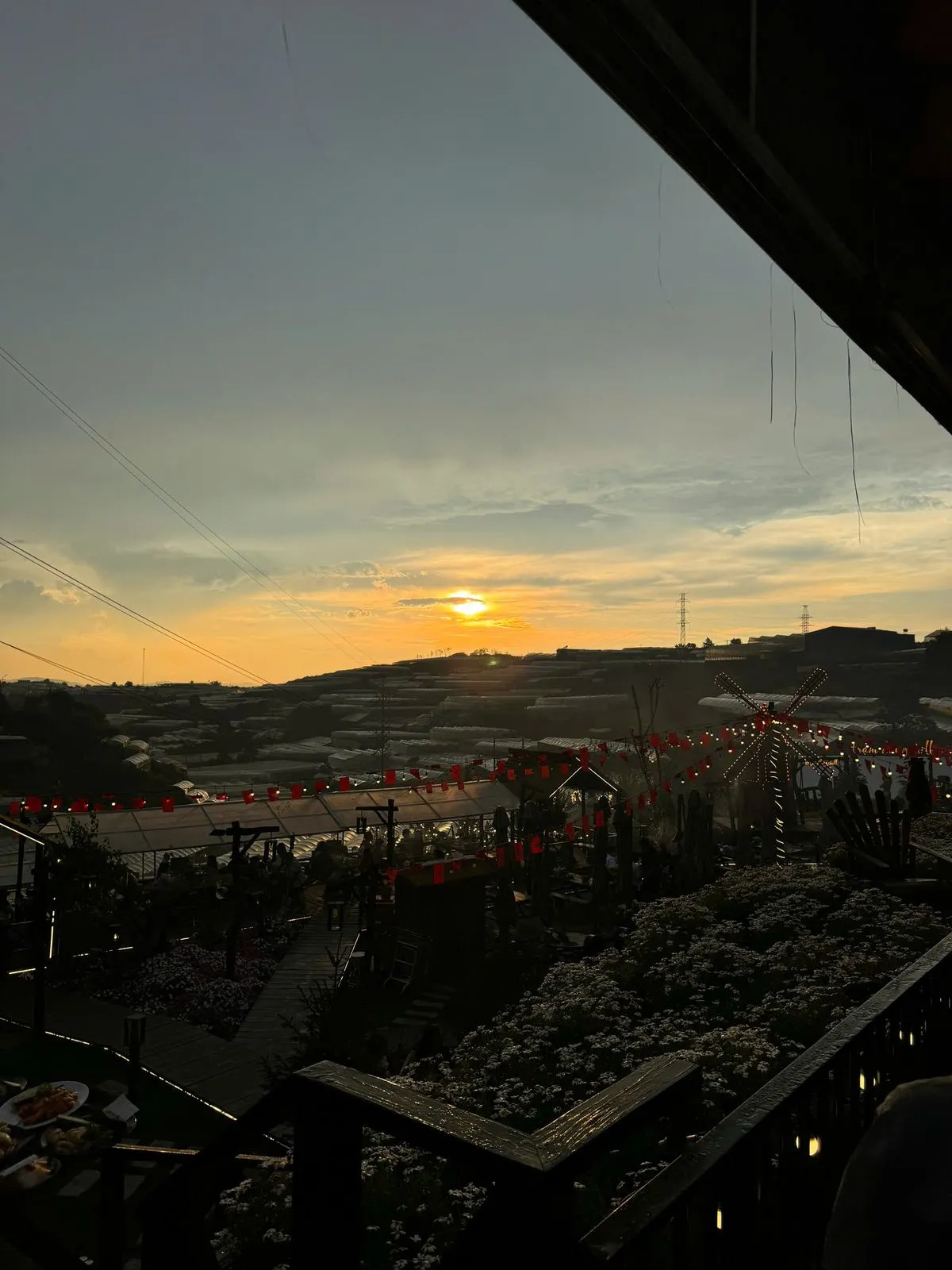 Đặt Bàn Online Đà Lạt - hoàng hôn tuyệt đẹp nhìn từ Trạm Dừng Chill