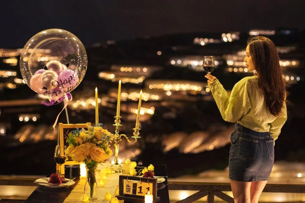 Quán nướng Đà Lạt view nhà lồng - biển đèn lung linh ban đêm