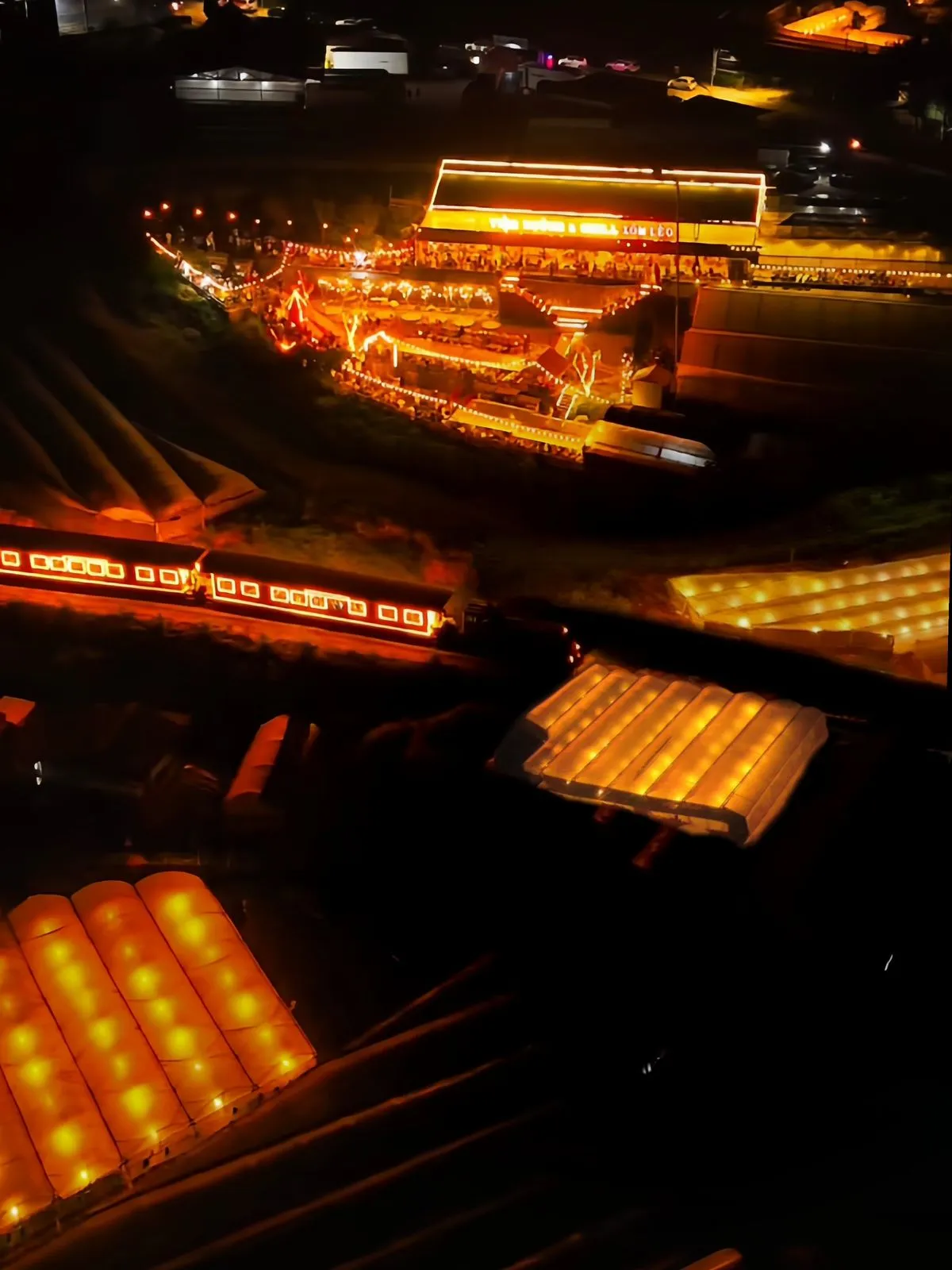 quán nướng Đà Lạt mở khuya - view nhà lồng đèn lung linh