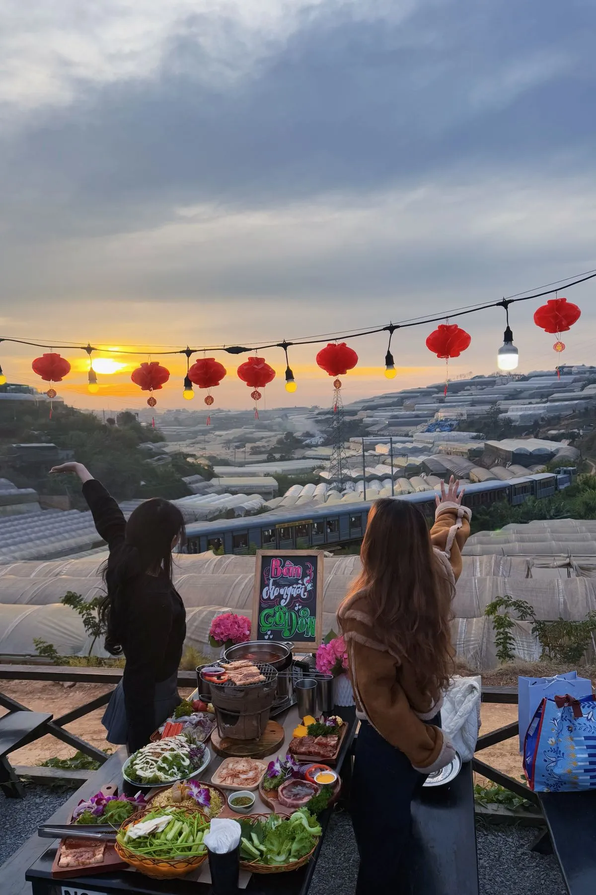 Check-in Quán Nướng Đà Lạt - view xe lửa Đà Lạt tại Trạm Dừng Chill