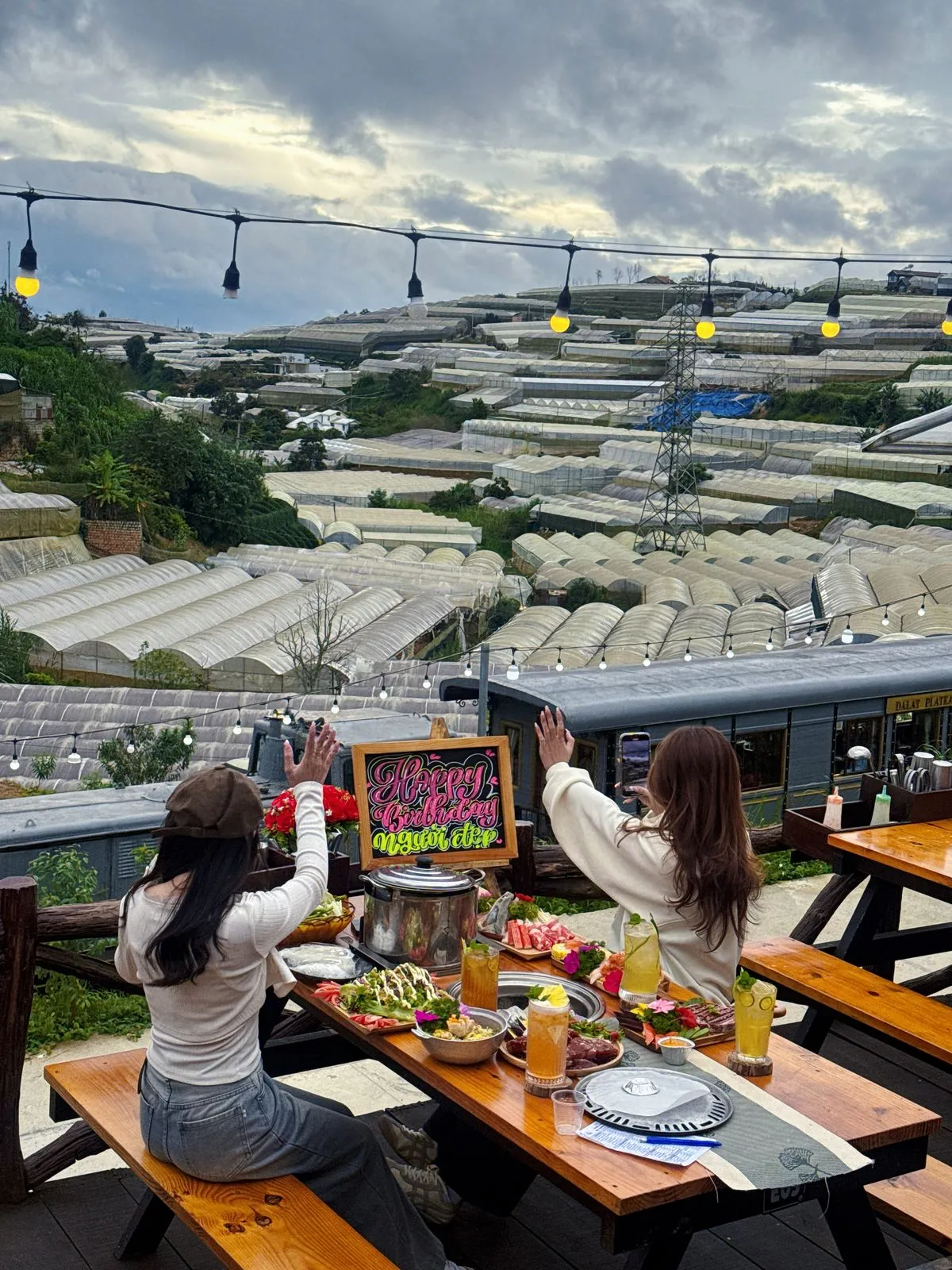 Top trải nghiệm ẩm thực Đà Lạt - nướng BBQ ngắm xe lửa Trạm Dừng Chill